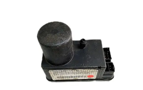 Mercedes-Benz C W202 Central locking vacuum pump 2028001648