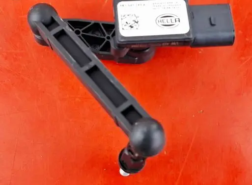 Audi A5 Headlight/headlamp level sensor 8B3941285A
