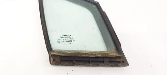 Toyota Avensis T270 Front door vent window glass four-door 