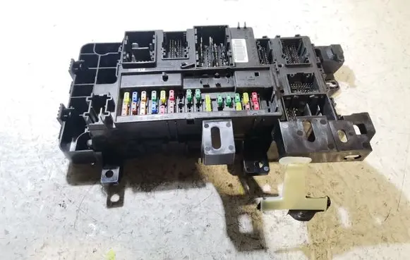 Ford Mustang VI Fuse module GR3T15604