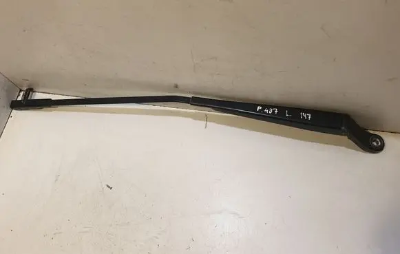 Front wiper blade arm