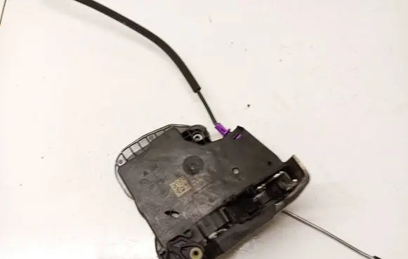 Opel Insignia B Front door lock 915C3039080
