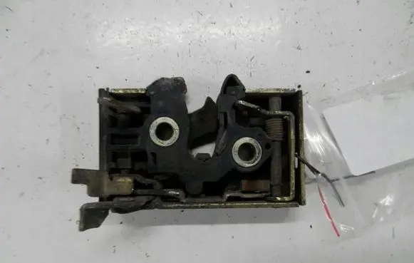 Volkswagen PASSAT Front door lock 