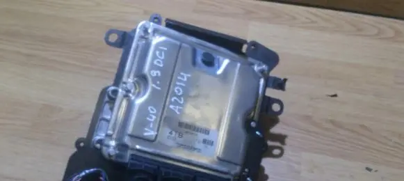 Volvo S40, V40 Engine control unit/module 0281011087 hom8200065996