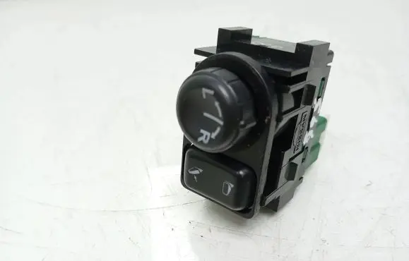Nissan Qashqai Wing mirror switch