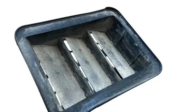 Quarter panel pressure vent