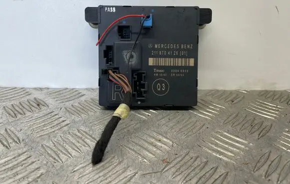Mercedes-Benz E W211 Door control unit/module 2118704126
