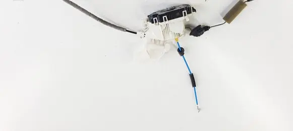 Mercedes-Benz E W212 Front door lock A20472018357 A2047201835