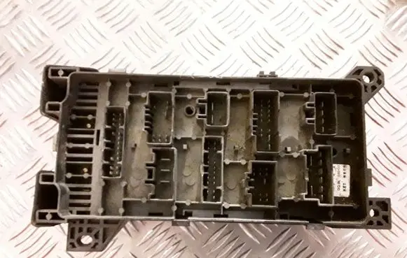 KIA Sorento Fuse module 911603E040 10040113047