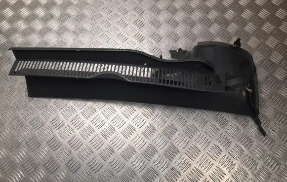 Volkswagen Touran III Wiper trim 5TB819404F