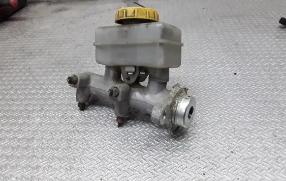 Subaru Impreza II Master brake cylinder
