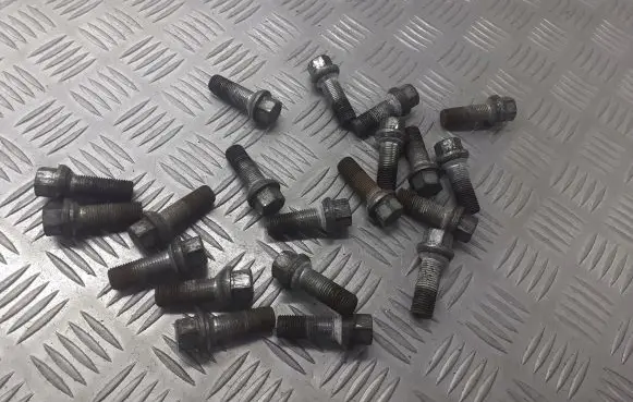 Audi A6 S6 C6 4F Nuts/bolts 