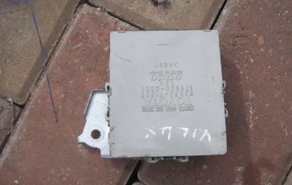 Toyota Hilux (AN10, AN20, AN30) Transfer box differential control unit 8953371030