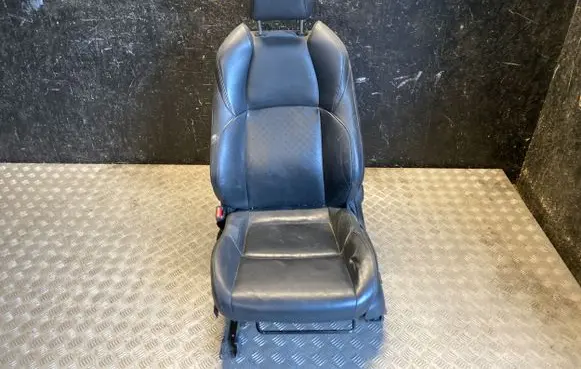 Toyota C-HR I Front driver seat 