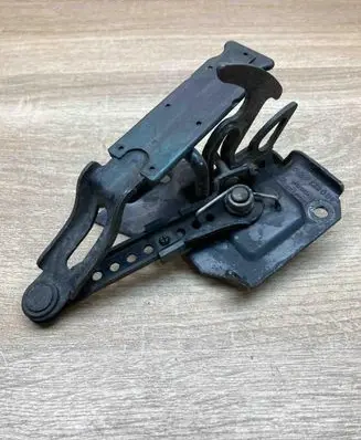 Audi A6 S6 C5 4B Engine bonnet/hood lock/latch loop/hook 4B0823480C