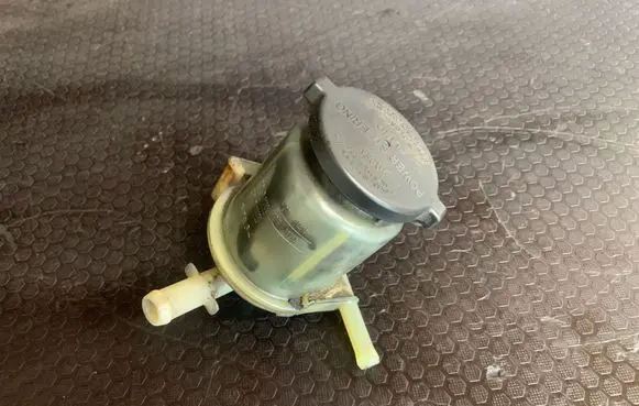 Toyota Avensis T250 Power steering fluid tank/reservoir 