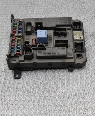 Citroen C5 Fuse module 9637466180
