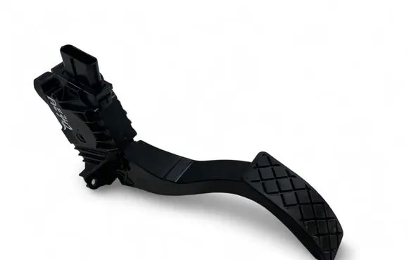 Accelerator throttle pedal