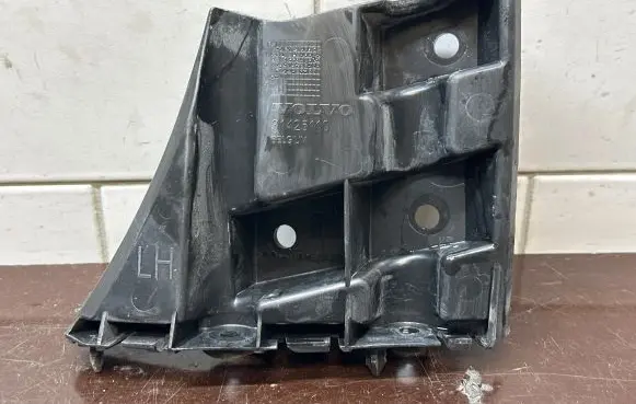 Volvo V40 Front bumper mounting bracket 31425110