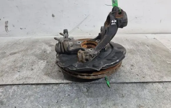 Volkswagen Golf VII Front wheel hub spindle knuckle 5Q0256B