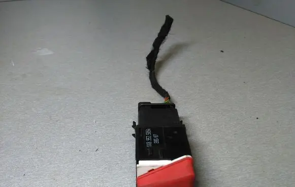 Volkswagen Golf V Hazard light switch 1K0953509A