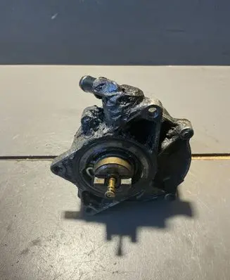 Audi A6 S6 C5 4B Vacuum pump 