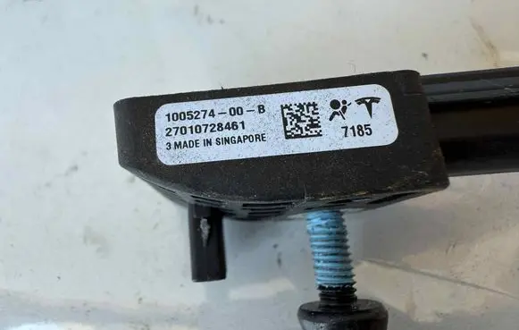 Tesla Model S Airbag deployment crash/impact sensor 100527400B