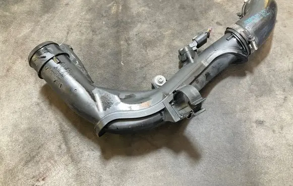 Volkswagen Golf VI Intercooler hose/pipe 5N0145770A
