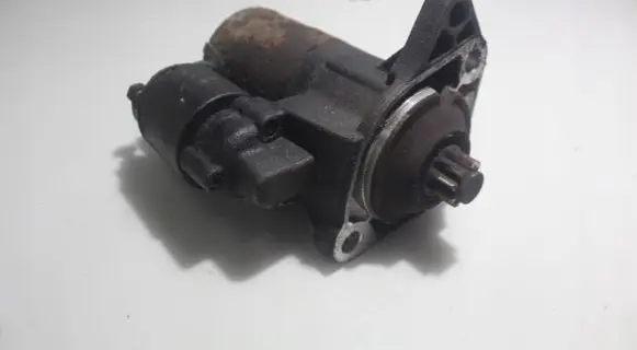 Volkswagen Golf IV Starter motor 1005821979