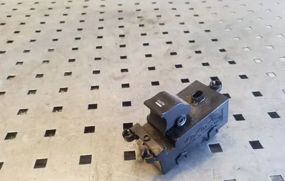 Hyundai i40 Electric window control switch 935753Z200