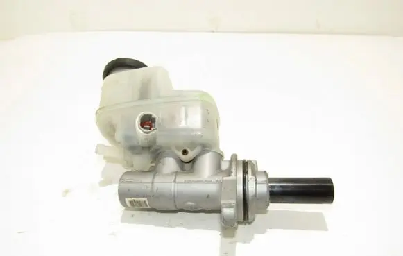 Toyota RAV 4 (XA30) Master brake cylinder