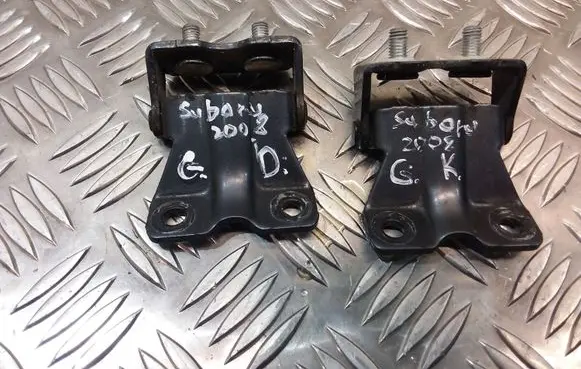 Subaru Legacy Tailgate/trunk/boot hinge