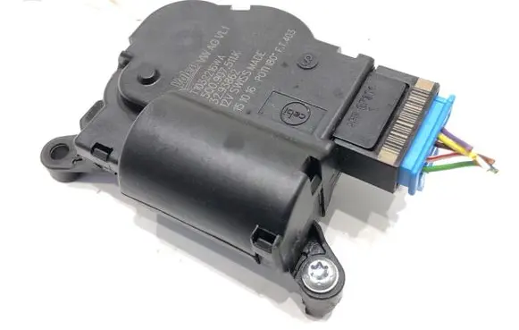 Volkswagen Golf VII Air flap motor/actuator 5Q0907511K