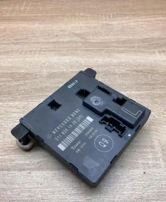 Mercedes-Benz E W211 Door control unit/module 2118201526 356805