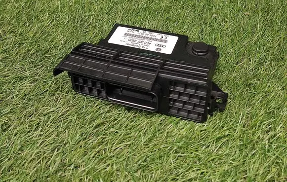 Audi A8 S8 D3 4E Power management control unit 4E0907280D 4F0910280A F005S00327