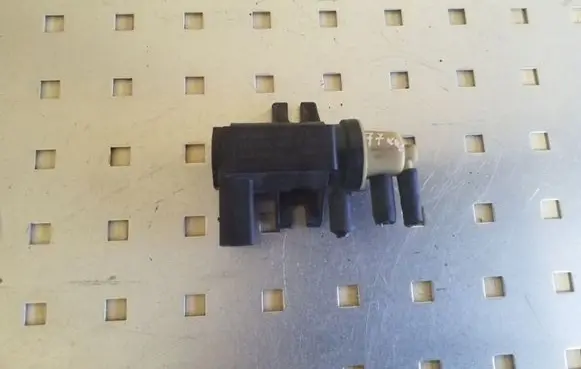 Volkswagen Golf V Turbo solenoid valve 1K0906627A