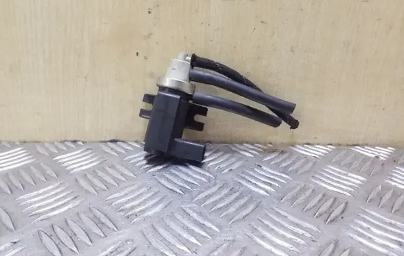 Audi A4 S4 B6 8E 8H Vacuum valve 1J0906627B 72290345