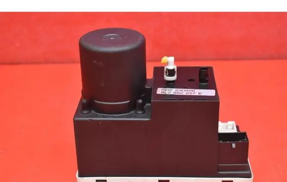 Audi A3 S3 8L Central locking vacuum pump 8L0862257E