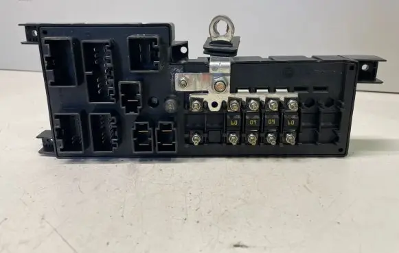 Volvo XC70 Fuse module 8637841 518322326