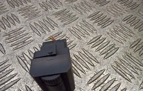 Volkswagen Polo IV 9N3 Light relay 6Q0941333C