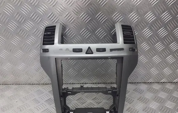 Opel Zafira B Radio/GPS head unit trim 13162556