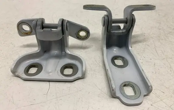 Rear door hinge set