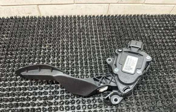 Renault Koleos II Accelerator throttle pedal 180024CL0B