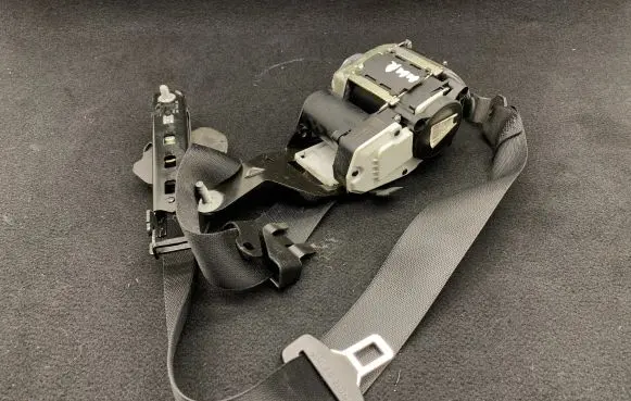 Mercedes-Benz E W212 Front seatbelt 010R0000 620048100 BAMPT1273
