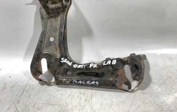 Headlight/headlamp mounting bracket