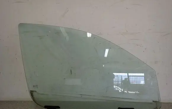 Mitsubishi Outlander Sliding door window/glass 