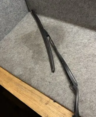 Dodge Durango Front wiper blade arm 2589