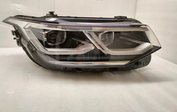 Volkswagen Tiguan Headlight/headlamp