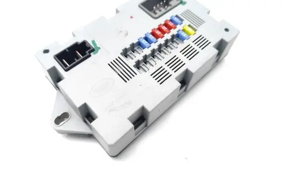 Jaguar XE Fuse module CPLA-14Q073-AA 1505151497 7370-7520