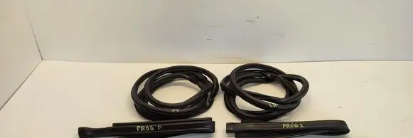 Volkswagen Tiguan Front door rubber seal 5NA867911B 5NA867912B